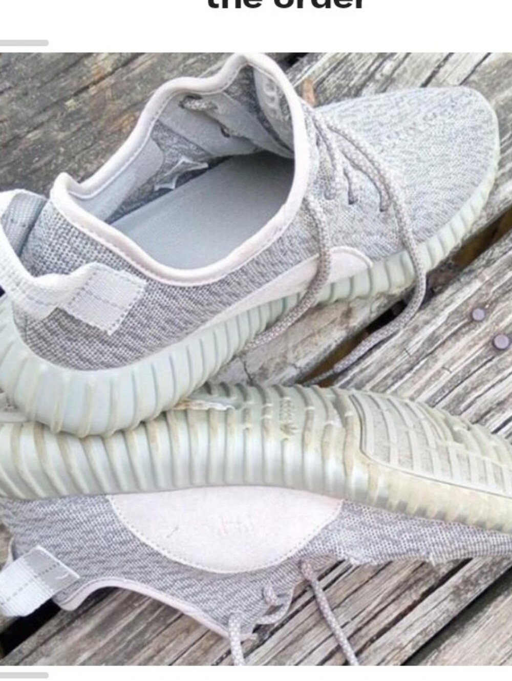 Yeezy 350 V2 "Oatmeal" gray sneakers in US 9.5 #yeezy #kanye#snag on side de